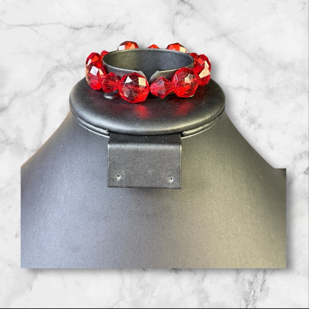 236. Vintage Red Beaded‎ Stretch Bracelet